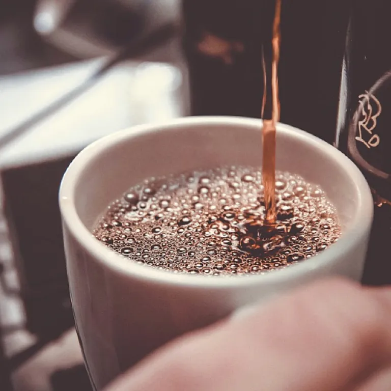 Maîtriser le dosage de l’alcool au bar : enjeux et bonnes pratiques pour les professionnels